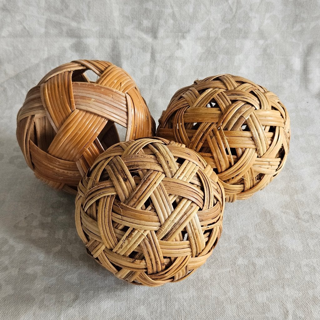 26184 - set van 3 vintage decoratieve rotan ballen bollen, Ophalen of Verzenden, Zo goed als nieuw, Natuurlijk materiaal, Nvt