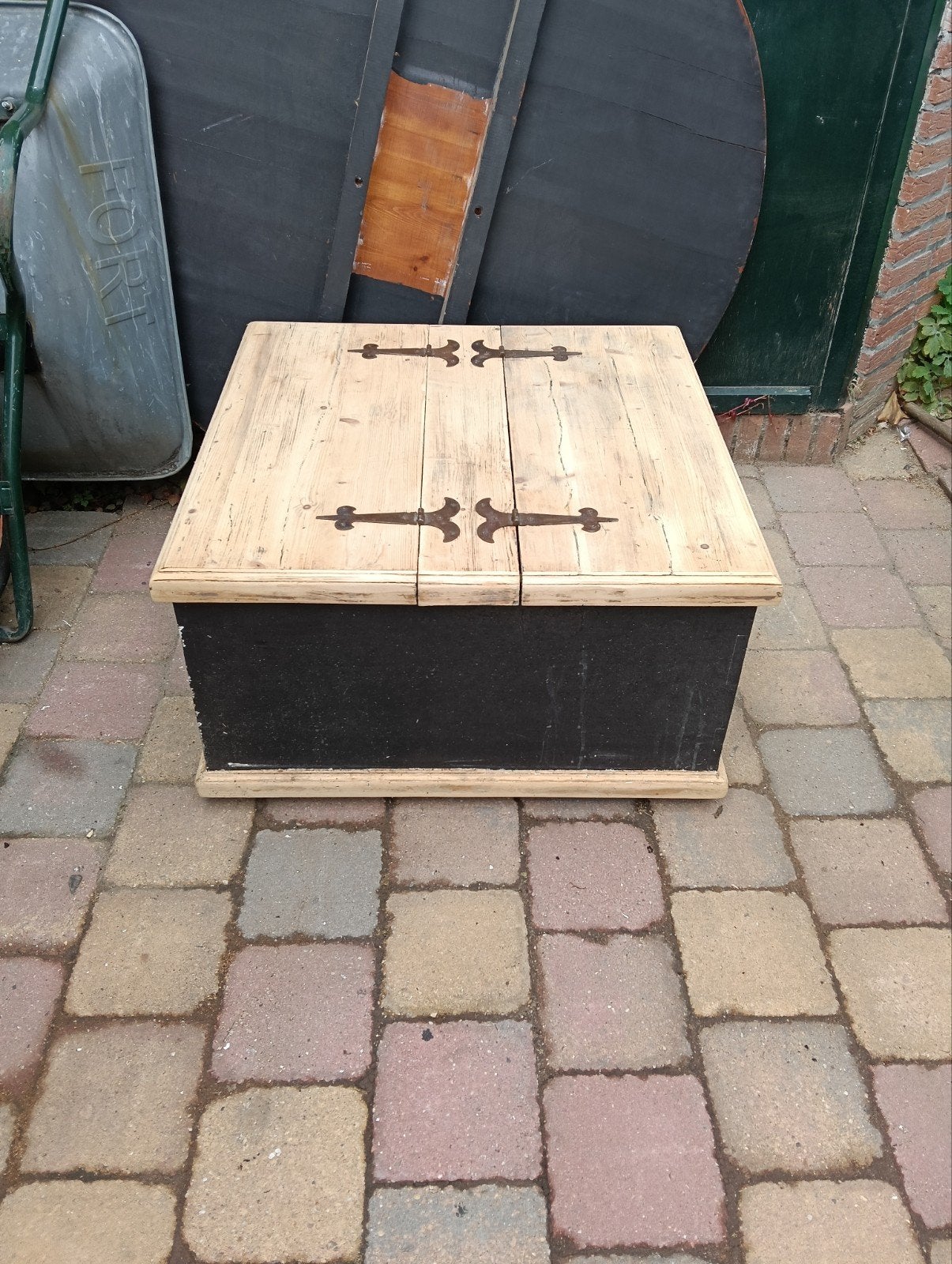 Houten kist met metalen scharnieren, Ophalen, Gebruikt, 50 tot 100 cm