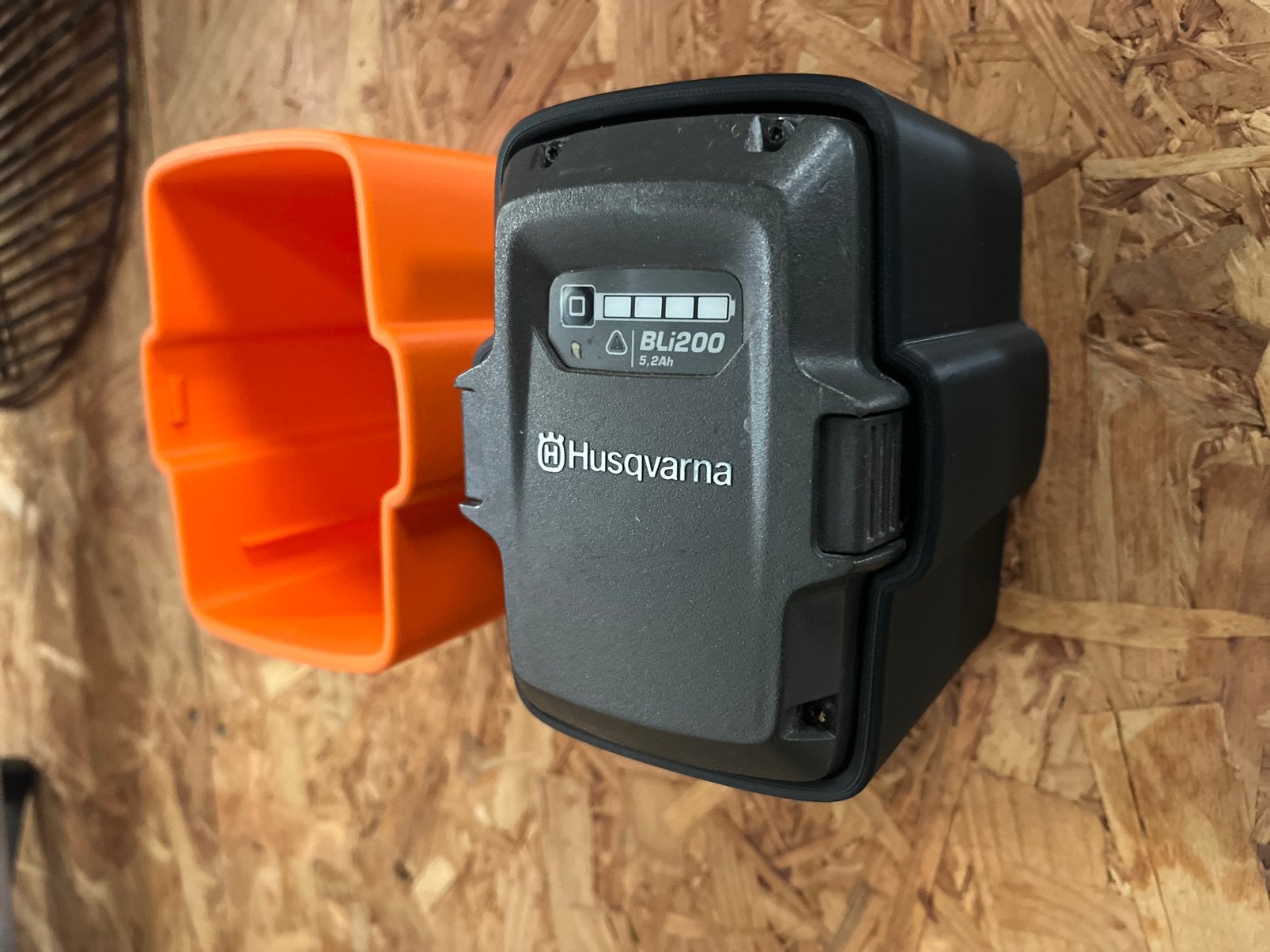 Husqvarna Batterij wandhouder, Ophalen of Verzenden, Zo goed als nieuw