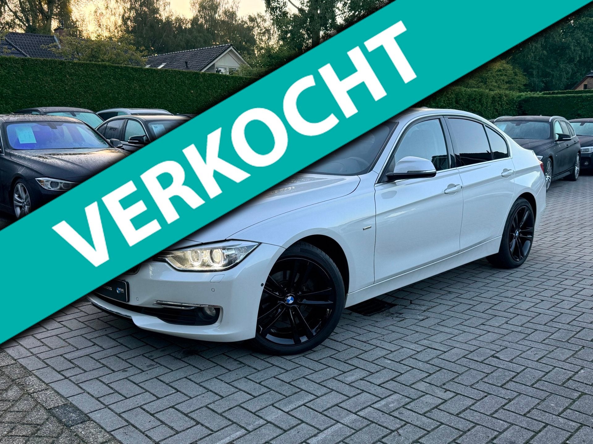 BMW 3-serie 320i High Executive Luxury Line|Nieuwe Ketting|R, Auto's, Achterwielaandrijving, Gebruikt, Euro 6, 4 cilinders