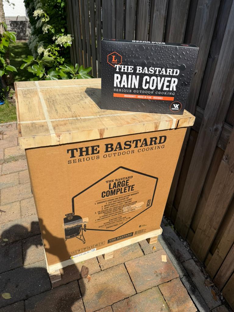 Nieuw! The bastard large barbecue ( bbq ) compleet + hoes, Ophalen, Zo goed als nieuw