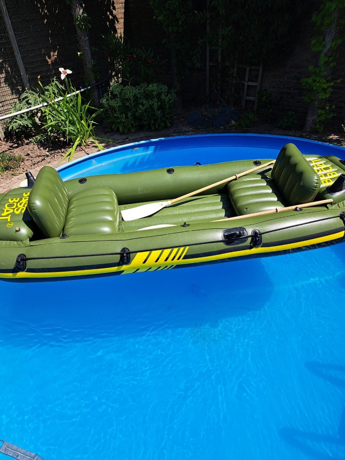 Opblaasboot Bass Boat met peddels, Ophalen, Gebruikt