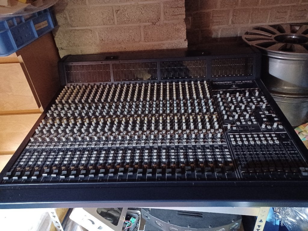 2x mengpaneel MX 8000 en een MX 9000, Ophalen, Gebruikt, 20 kanalen of meer, Microfooningang