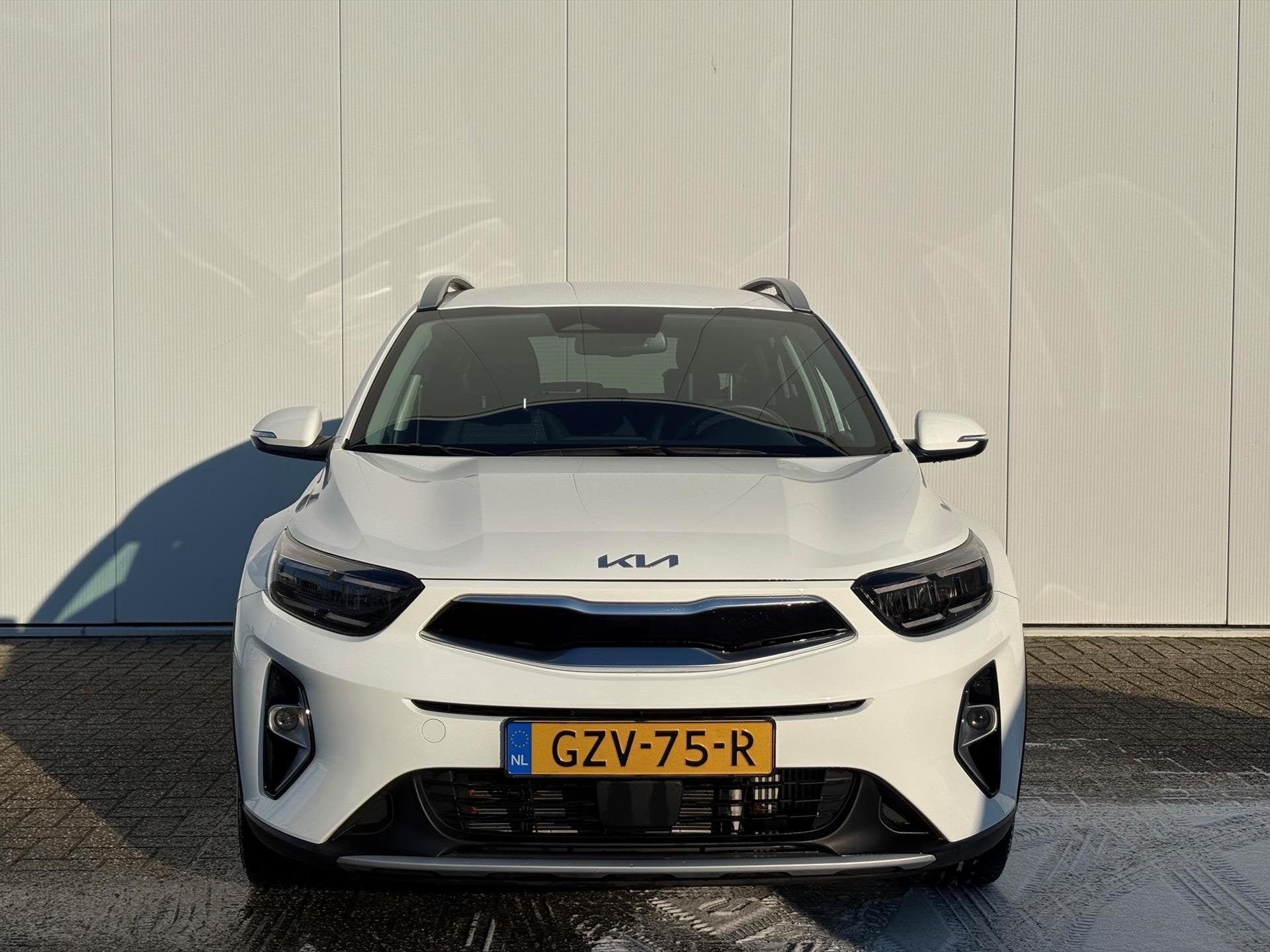 Kia Stonic 1.0 T-GDi MHEV 100pk DynamicPlusLine | Stoel- & S, Voorwielaandrijving, Wit, Bedrijf, Handgeschakeld