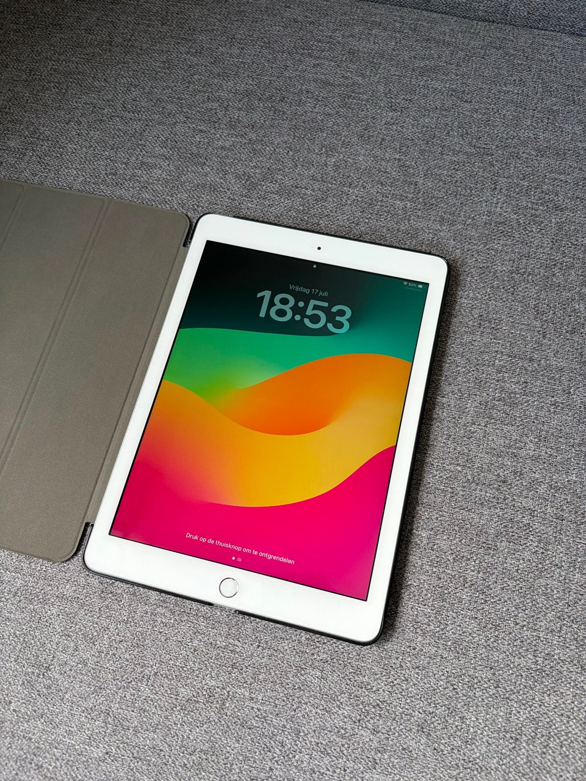 iPad 6e generatie - Zo goed als nieuw met stevige hoes, 10 inch, Apple iPad, Ophalen of Verzenden, Zo goed als nieuw