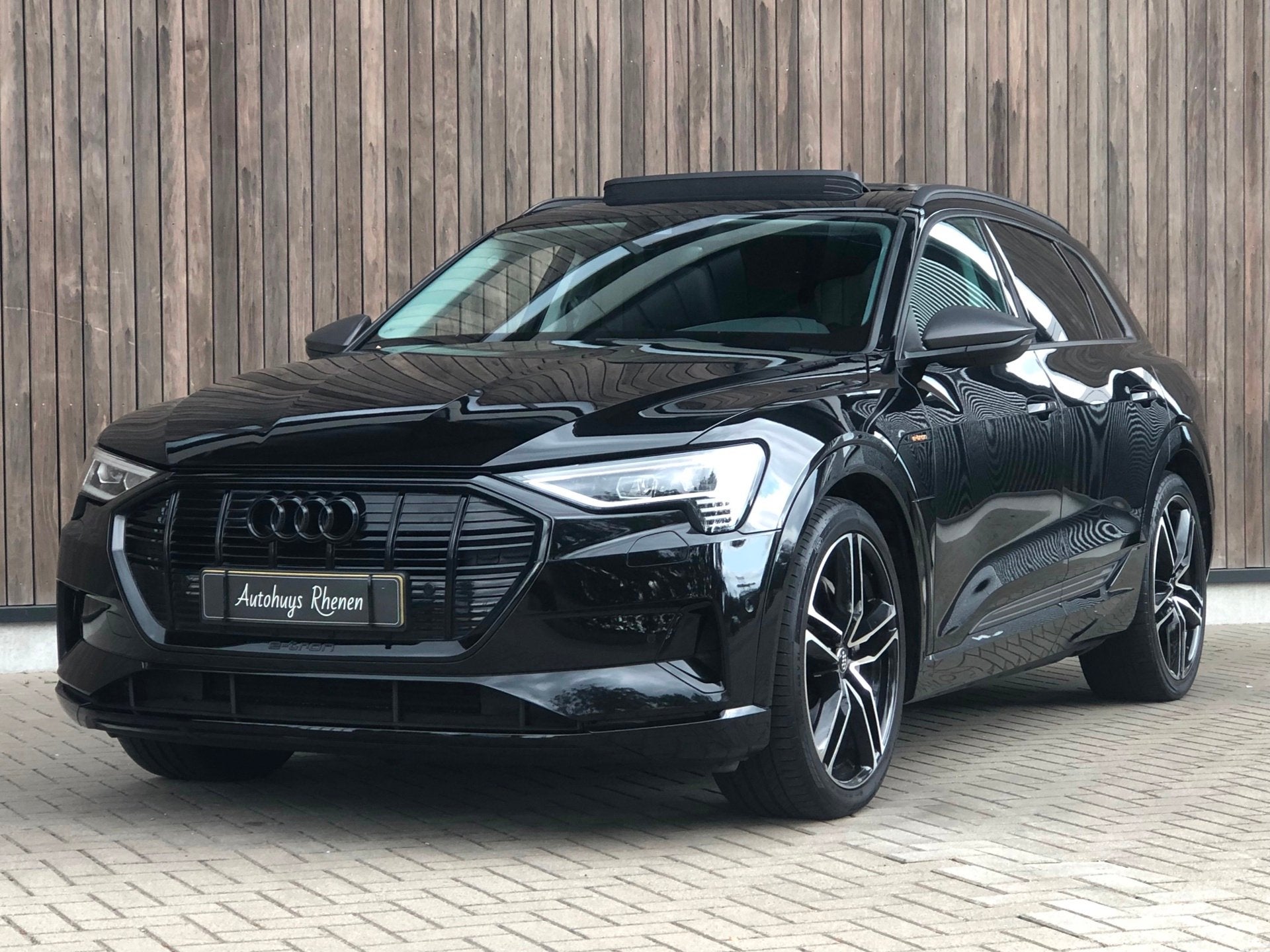 Audi E-tron E-tron 50 quattro Black edition plus 71 kWh, Zwart, Vierwielaandrijving, 193 min, SUV of Terreinwagen
