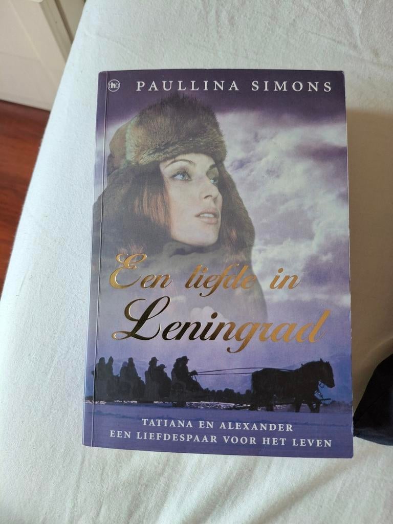 Een liefde in Leningrad - Paullina Simons, Boeken, Romans, Gelezen, Europa overig, Ophalen of Verzenden