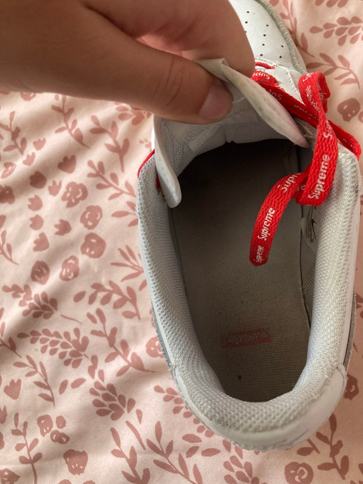 Nike Air Force 1 Low Supreme Wit Rood - Maat 41, Kleding | Heren, Schoenen, Ophalen of Verzenden, Gedragen, Wit, Sneakers of Gympen