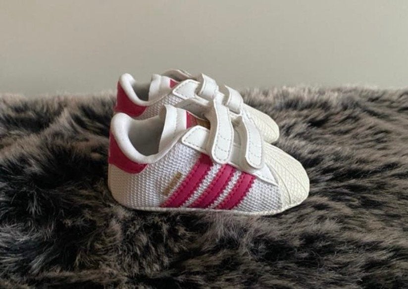 Adidas baby schoentjes maat 17 Zomer schoentjes Wit / roze, Schoentjes, Zo goed als nieuw, Verzenden, Meisje