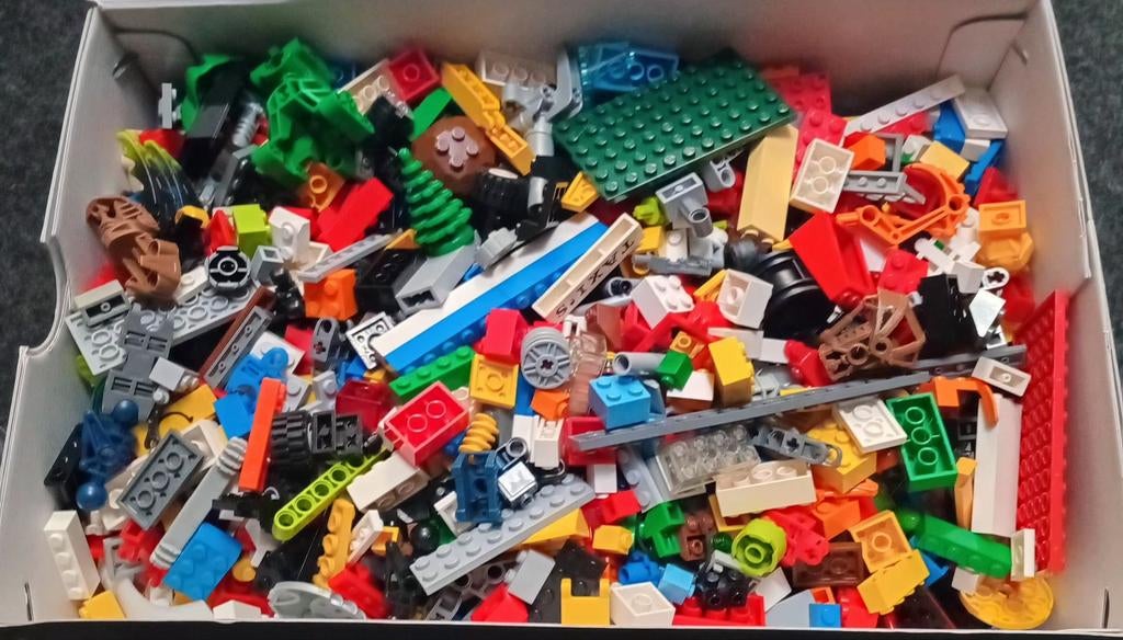 Bak / doos met verschillende Lego, Kinderen en Baby's, Speelgoed | Duplo en Lego, Ophalen of Verzenden, Zo goed als nieuw, Losse stenen