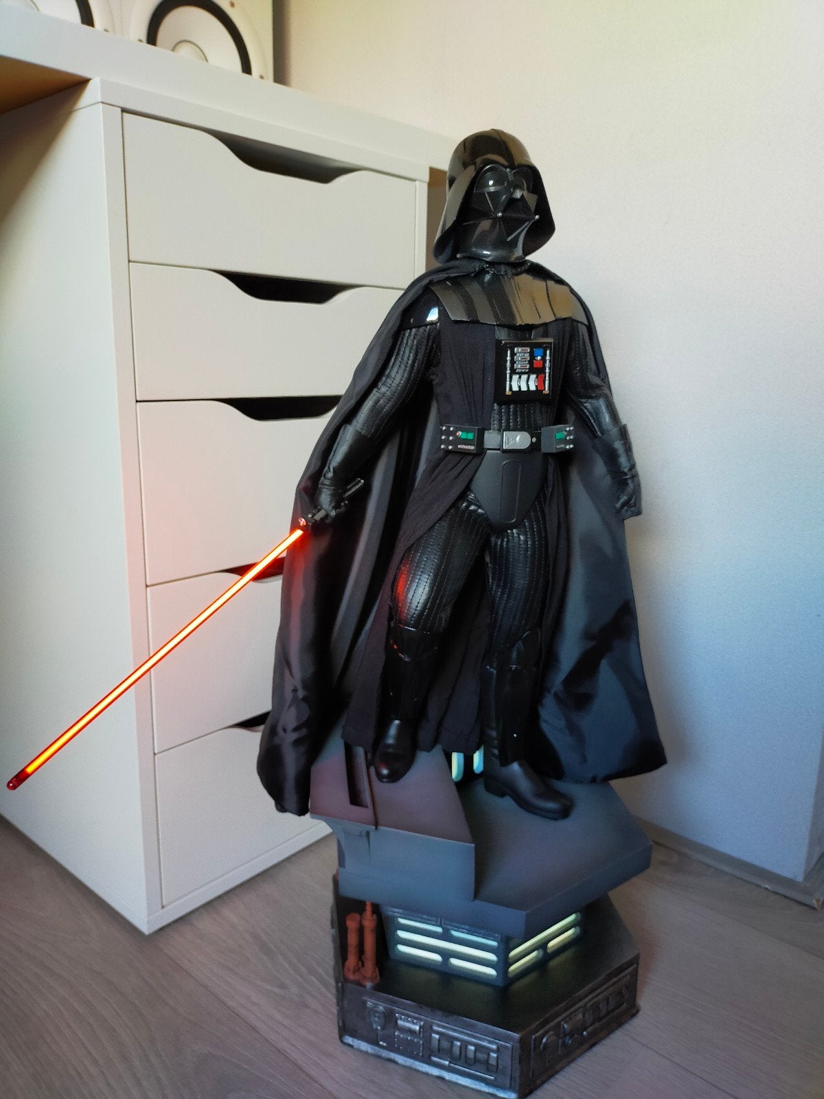 Sideshow Star Wars Darth Vader  Premium Format Statue, Ophalen of Verzenden, Zo goed als nieuw, Beeldje of Buste