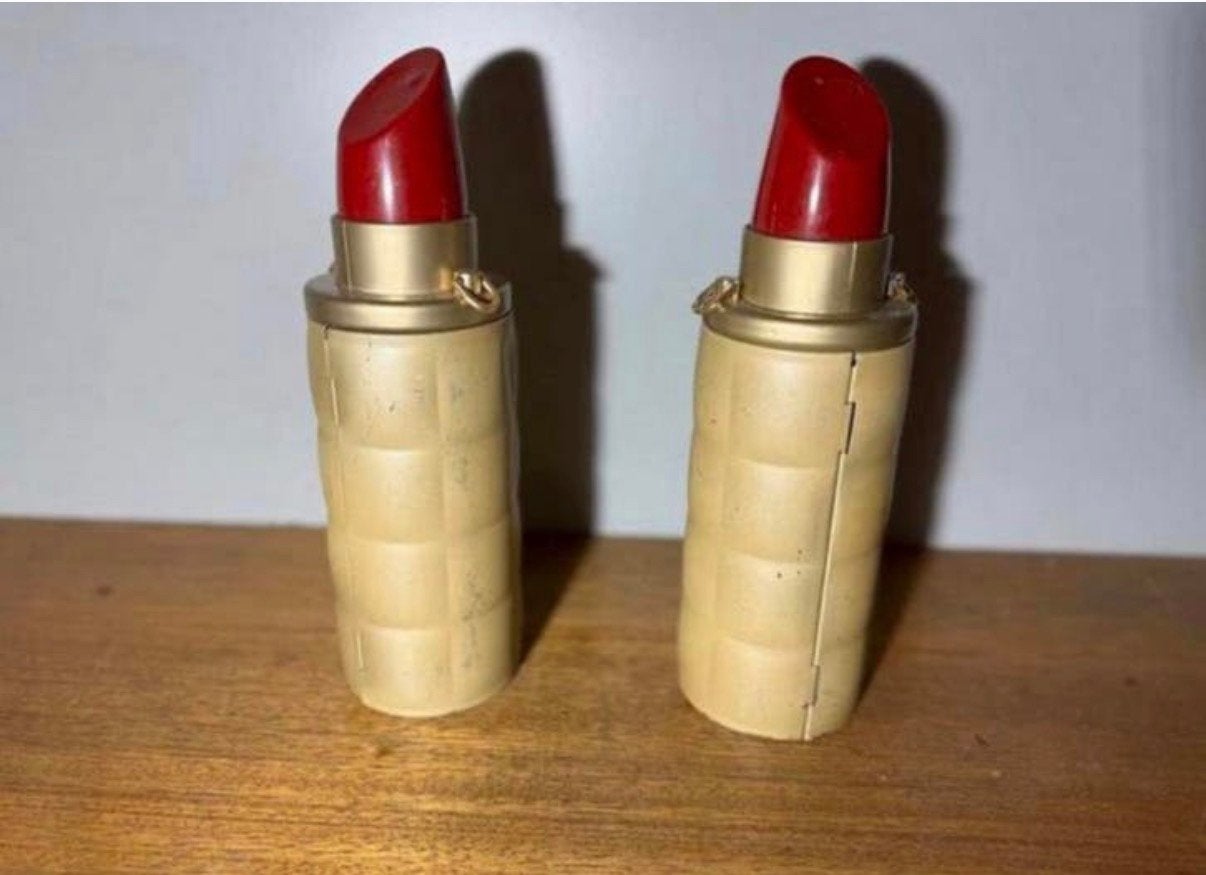 Vintage 2 metalen Red Lipstick rugtasjes.311, Ophalen of Verzenden, Zo goed als nieuw, Rood, Lippen