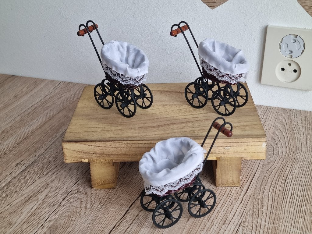 3 Prachtige Vintage Jaren 60 Kleine Kinderwagens Poppenhuis, Verzenden, Zo goed als nieuw, Poppenhuis
