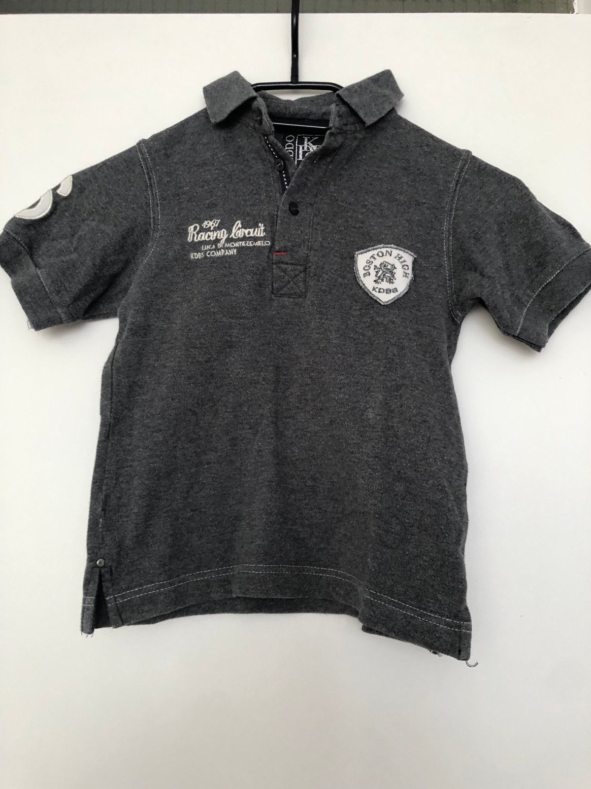 Donkergrijs poloshirt met opdruk voor jongens, Ophalen of Verzenden, Zo goed als nieuw, Jongen, Shirt of Longsleeve