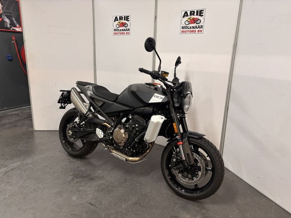 Husqvarna SVARTPILEN 801 (bj 2026), 2 cilinders, Bedrijf, Onbekend, Meer dan 35 kW