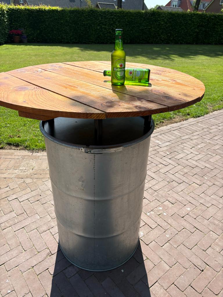 Stevige statafel met houten blad en metalen vat, Huis en Inrichting, Tafels | Statafels, Ophalen, Gebruikt