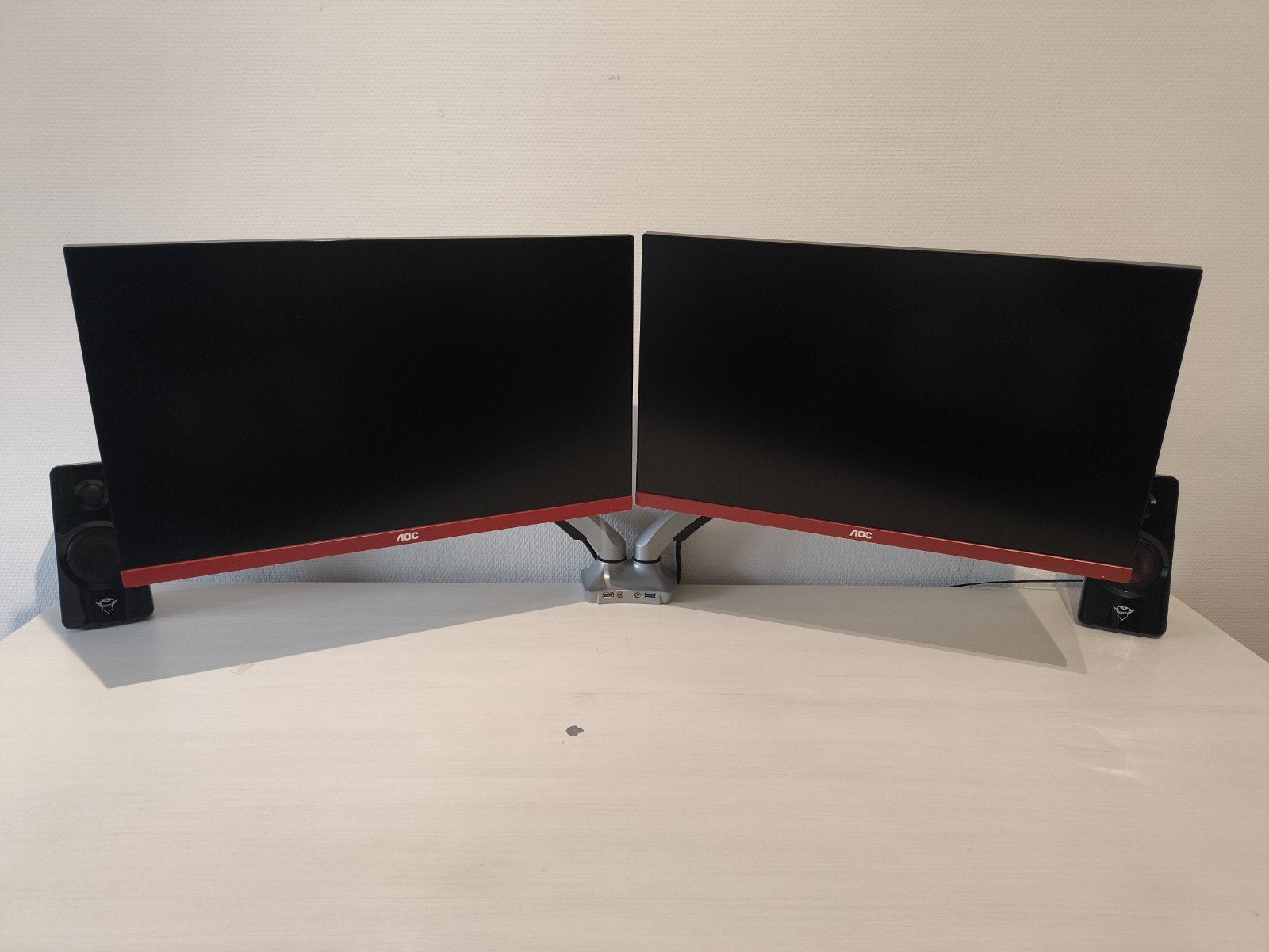 2x AOC 24 inch Gaming Monitor + Luxe Dubbele Monitorarm, Draaibaar, 101 t/m 150 Hz, VA, Zo goed als nieuw