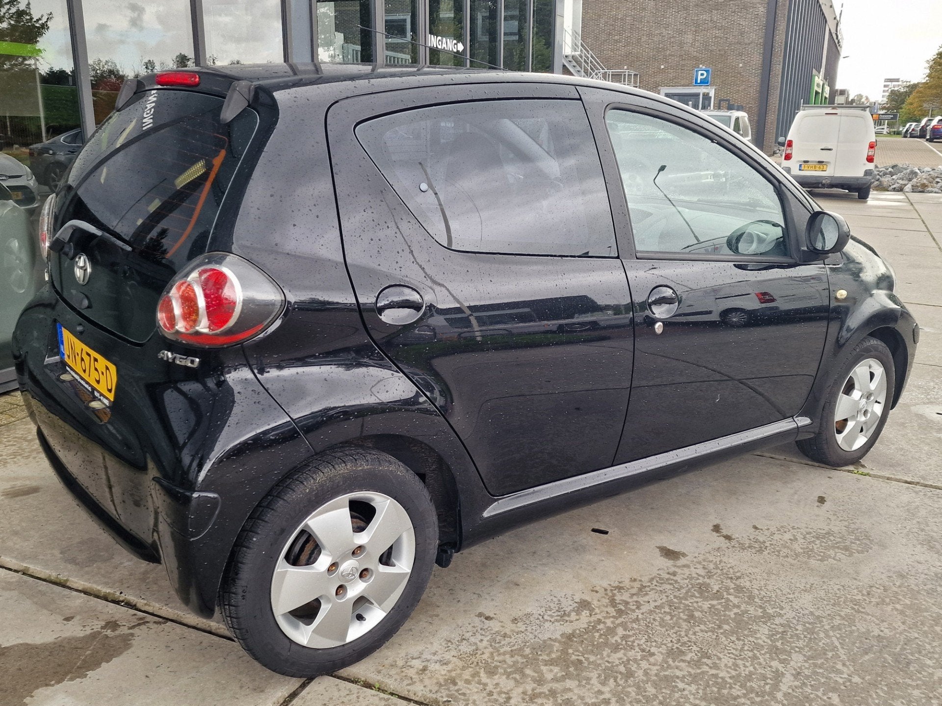 Toyota Aygo 1.0-12V Access - Airco - Elek ramen, Voorwielaandrijving, Stof, Gebruikt, Zwart