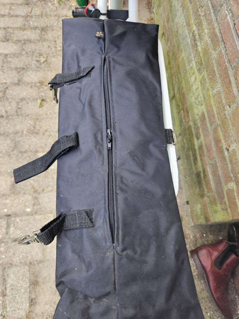 Te koop tasje voor buitenritten om paspoort erin Te stoppen., Ophalen of Verzenden
