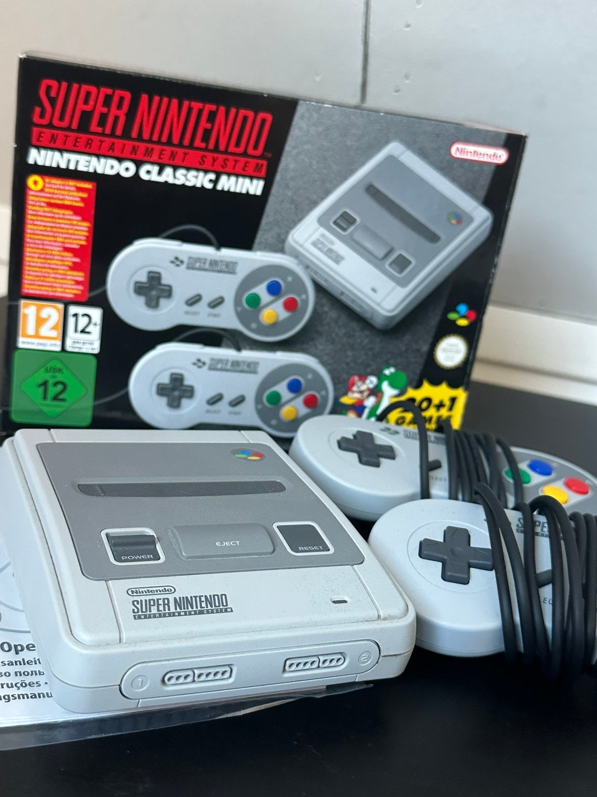 Super Nintendo SNES Classic Mini + 2 Controllers + Doos, Spelcomputers en Games, Ophalen of Verzenden, Zo goed als nieuw, Met 2 controllers