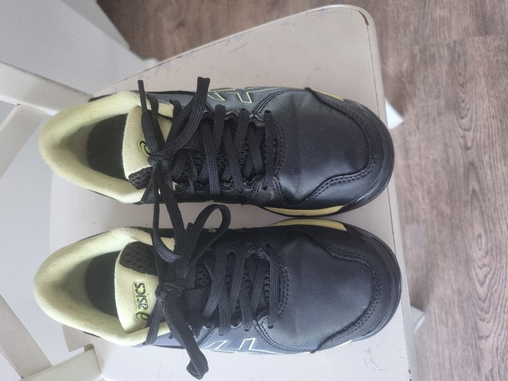 Veldschoenen hockey/korfbal, Sport en Fitness, Korfbal, Ophalen, Zo goed als nieuw, Schoenen