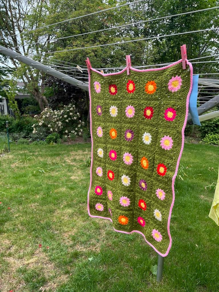 Nieuw! deken granny square bloemen 70x100 cm groen, roze,, Verzenden, Nieuw