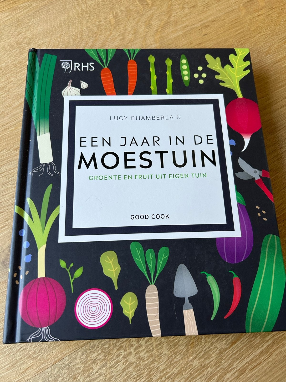 Een Jaar in de Moestuin - Lucy Chamberlain, Ophalen of Verzenden, Zo goed als nieuw, Moestuin