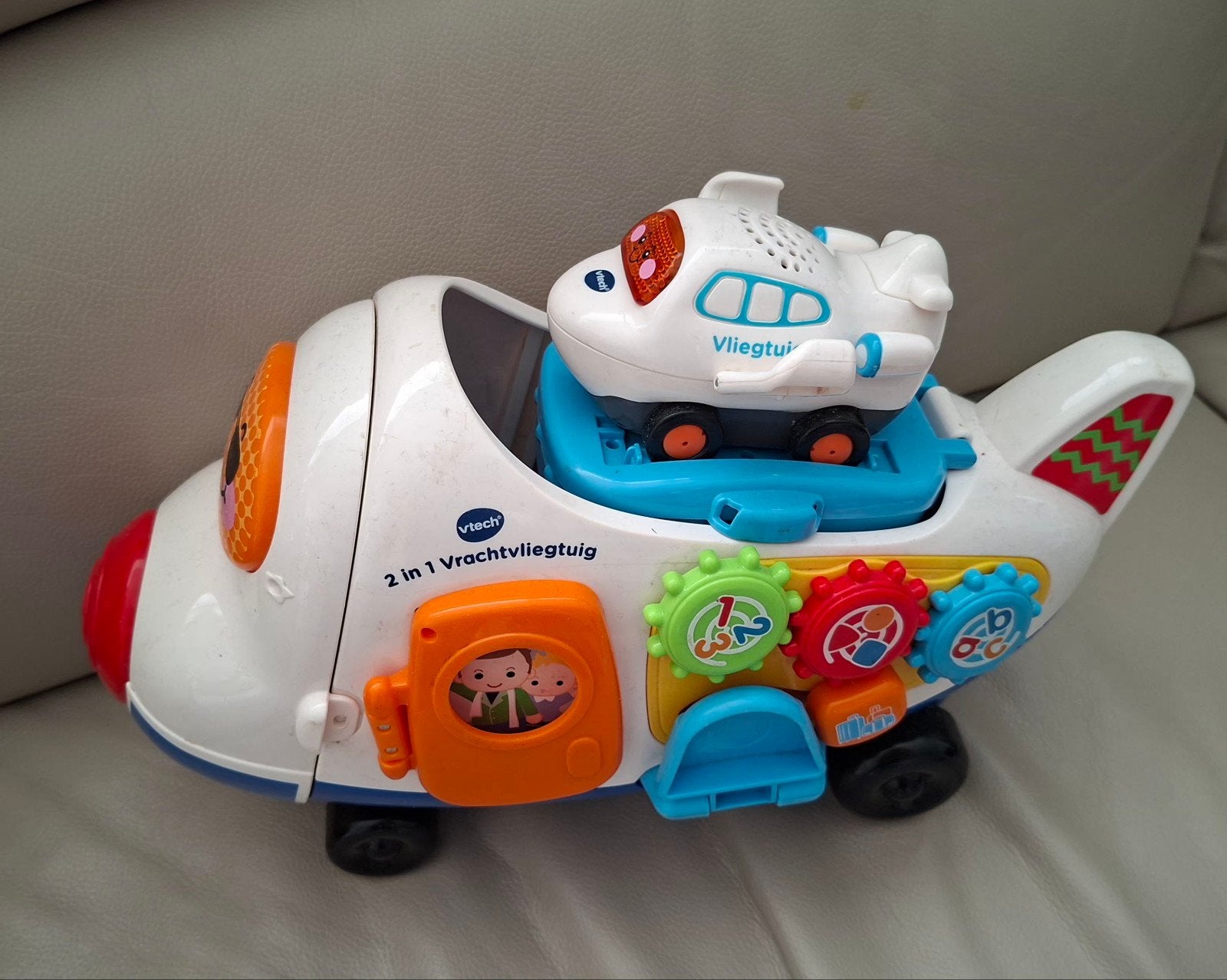 V tech vracht vliegtuig incl. Valentijn toet toet auto, Kinderen en Baby's, Ophalen, Zo goed als nieuw, 6 maanden tot 2 jaar