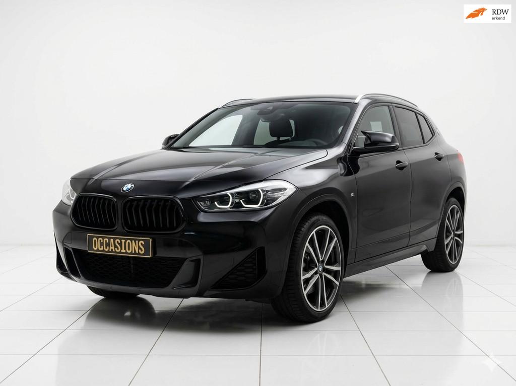 BMW X2 SDrive18i High Executive LEDER M-SPORT AUTOMAAT!, Gebruikt, Euro 6, Lichtsensor, Zwart