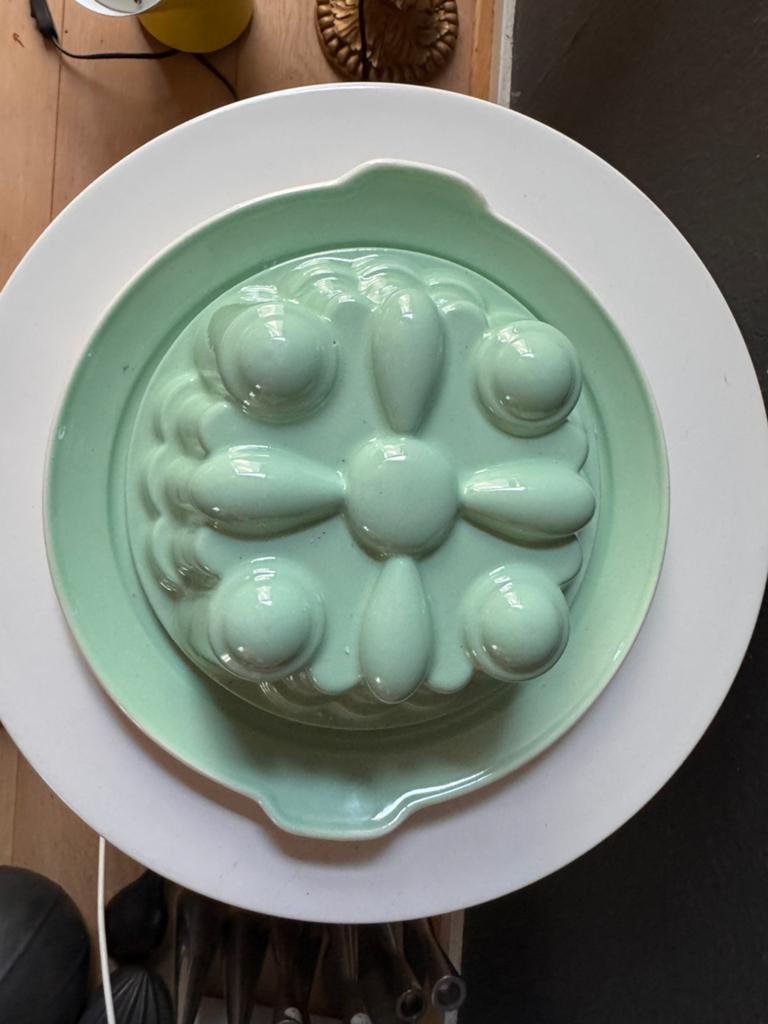 Regout pastelgroene puddingvorm met onderschaal, Ophalen of Verzenden