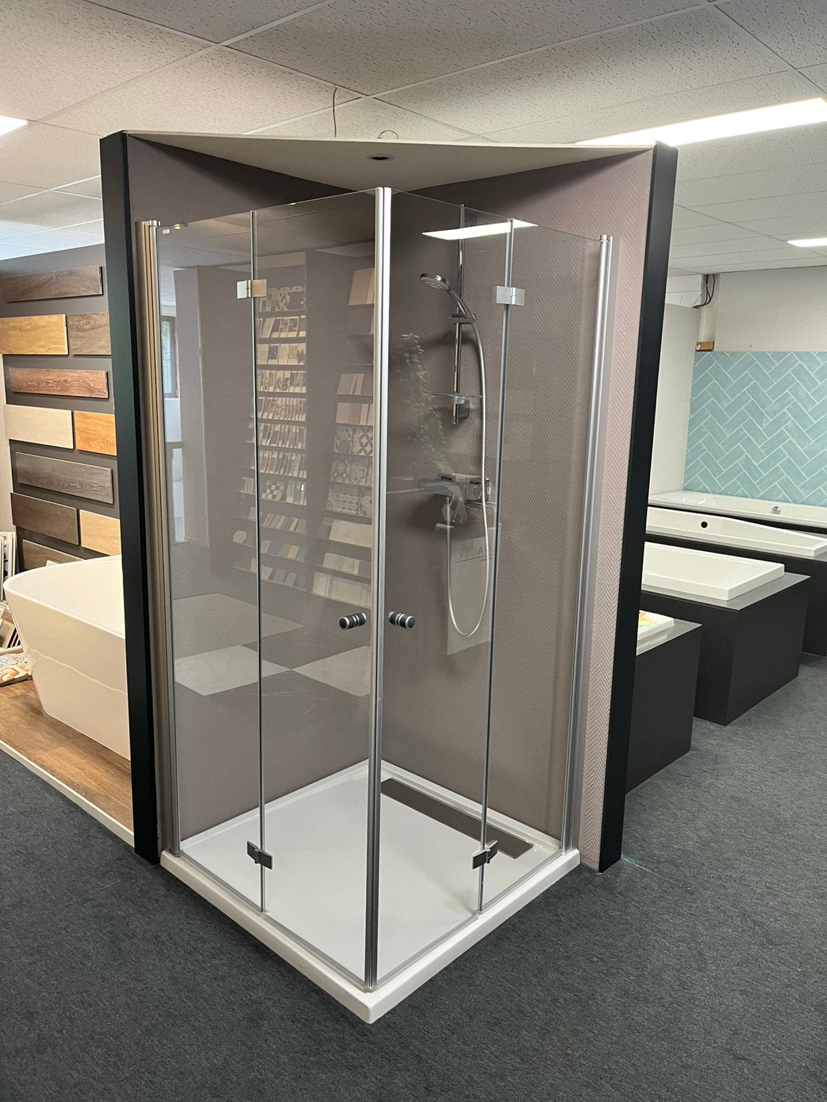 Duka Multi vouw/pendeldeuren hoekinstap 100x100, Ophalen, Zo goed als nieuw, Glas, Douche