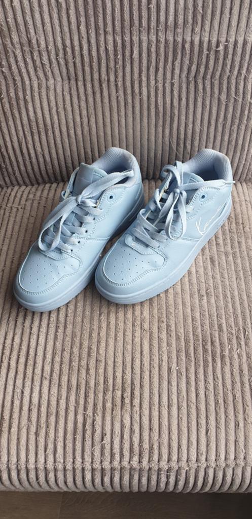 Lichtblauwe sneakers, (Karl Kani), Ophalen of Verzenden, Gedragen, Blauw, Sneakers of Gympen