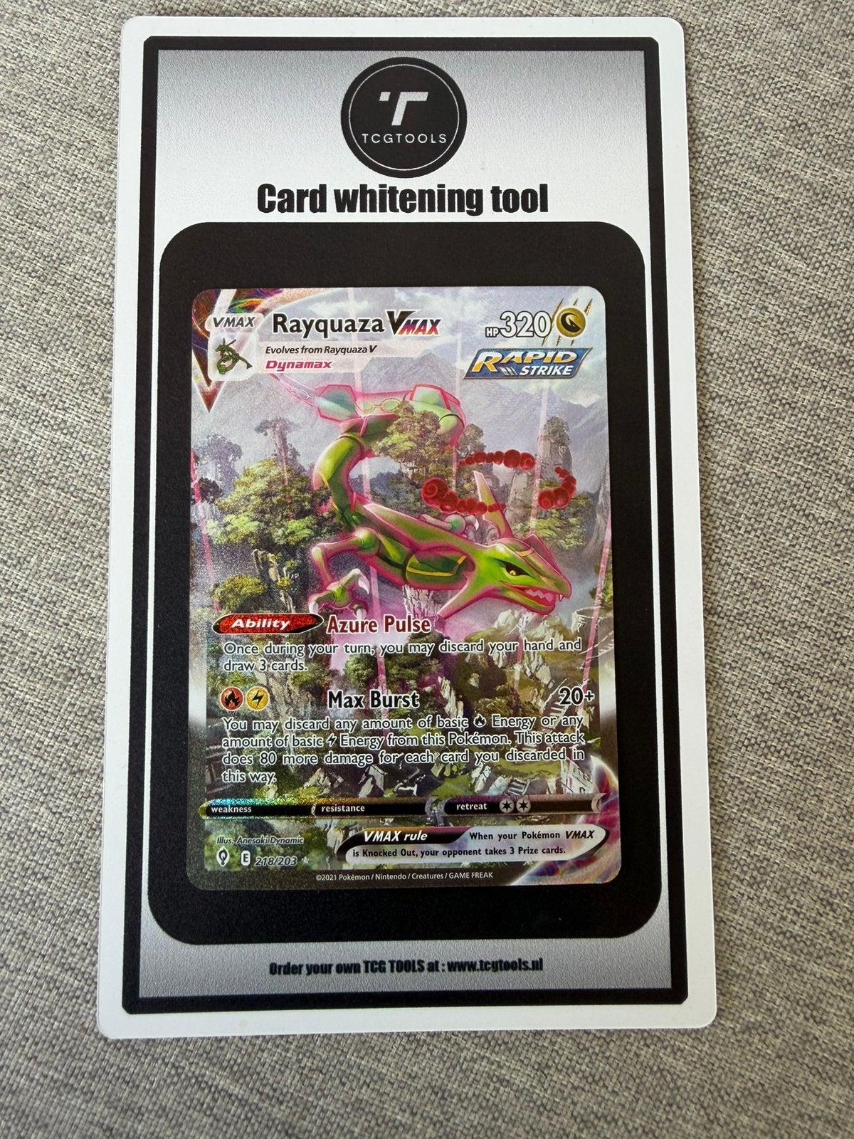 Rayquaza VMAX 218/203 Evolving Skies, Ophalen of Verzenden, Zo goed als nieuw