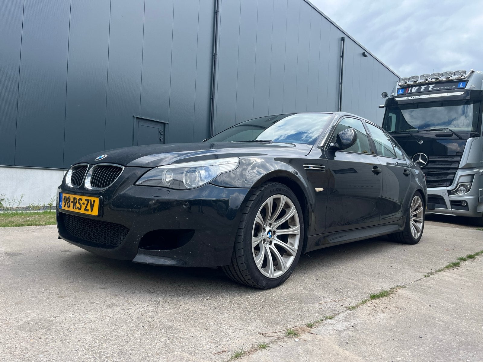 BMW M5 E60 V10 – LPG G3 – HUD – Logic7 – NL auto - NW. APK, Auto's, Automaat, 2000 kg, 508 pk, Zwart