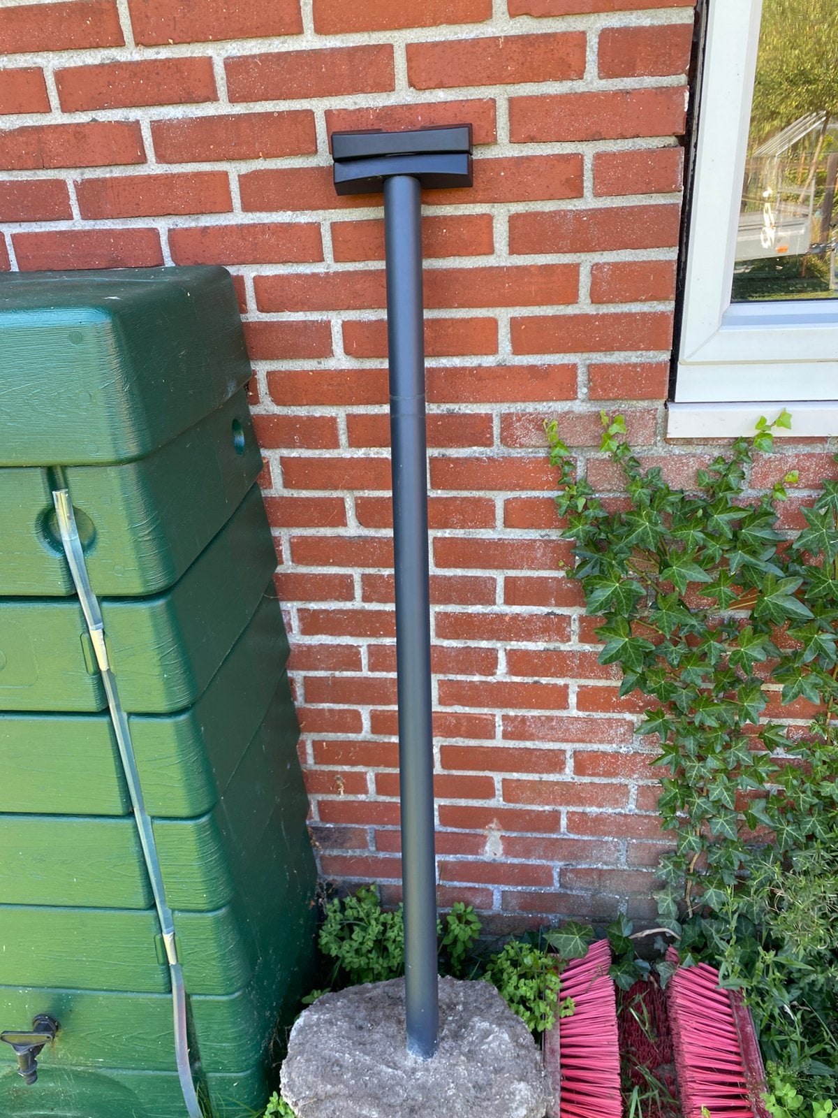 Brabantia. Paal voor brievenbus. Universeel. Betonvoet., Ophalen, Zo goed als nieuw