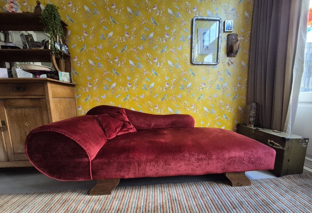 Karaktervolle vintage divan / chaise longue in rood velours, Ophalen