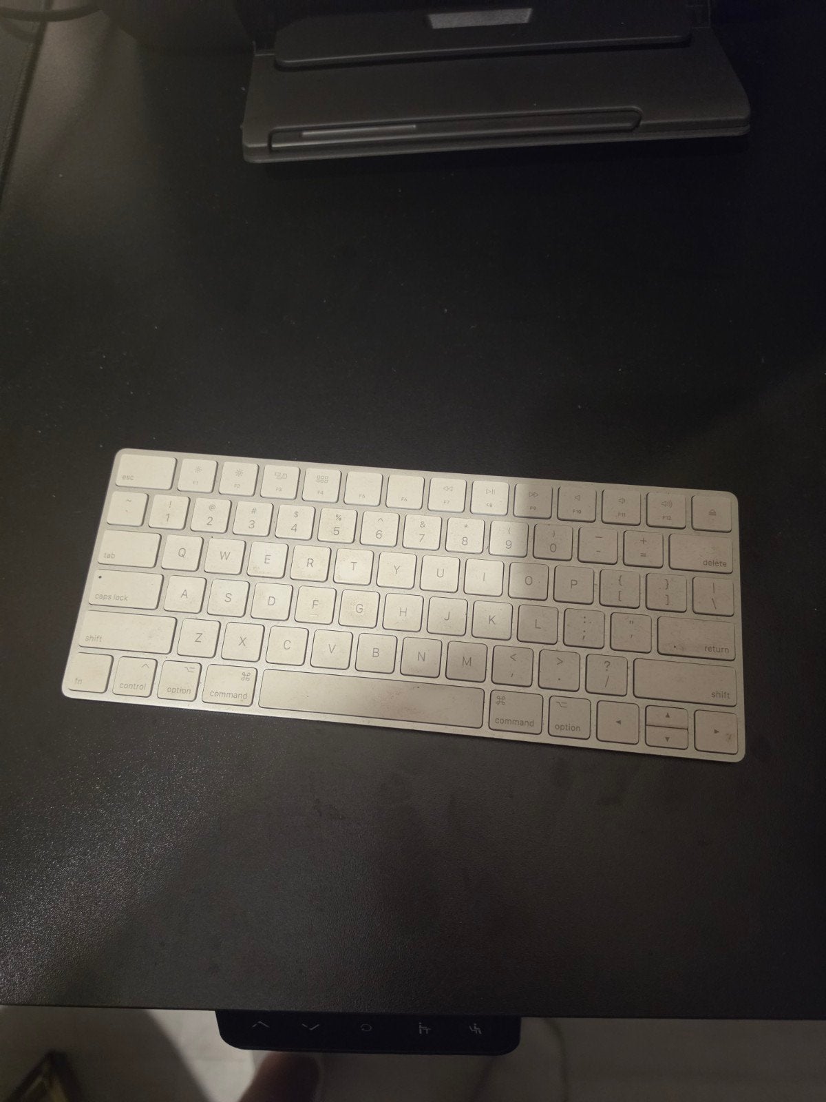 Apple Magic Keyboard in goede staat, Computers en Software, Toetsenborden, Zo goed als nieuw, Qwerty, Draadloos, Oplaadbaar, Ophalen of Verzenden