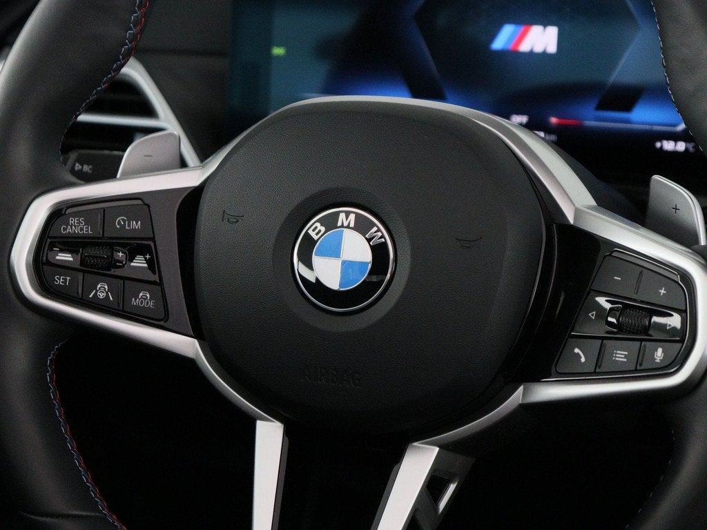 BMW 4 Serie Cabriolet M440i xDrive (bj 2025, automaat), Auto's, BMW, 4-Serie, 4 stoelen, Zwart, Bedrijf