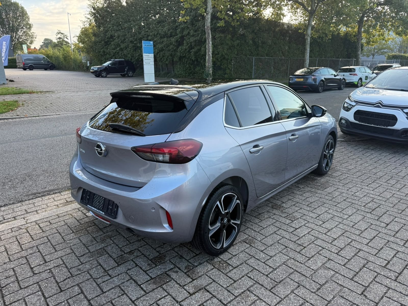 Opel Corsa 1.2 Sport Sky, Panorama, Navigatie Dealer auto, S, Voorwielaandrijving, Dealer onderhouden, Gebruikt, Leder en Stof