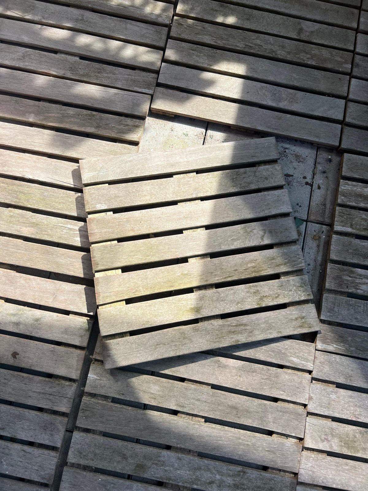 Vlondertegels 50x50 32stuks, Tuin en Terras, Terrasdelen en Vlonders, Ophalen, Zo goed als nieuw, Hout