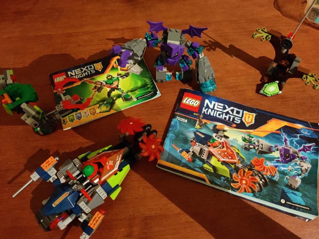 2 Lego nexo nights sets die goed bij elkaar passen., Overige thema's, Lego, Ophalen of Verzenden, Complete set