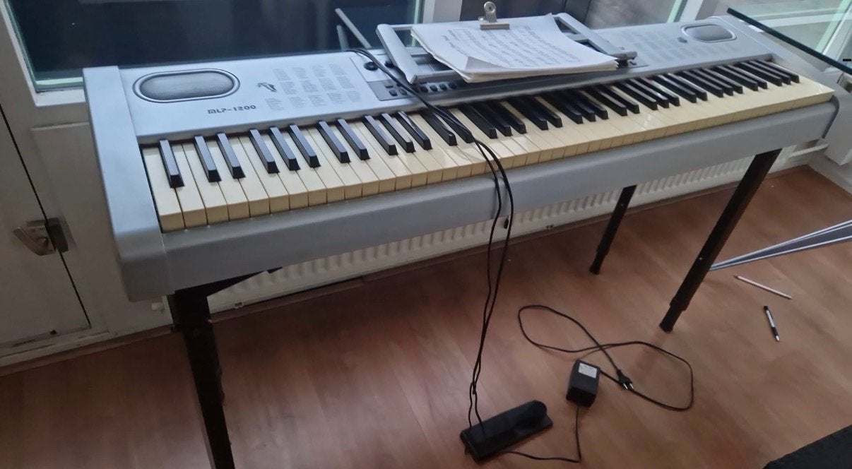 Digitale piano MLP-1200 met 88 toetsen en standaard