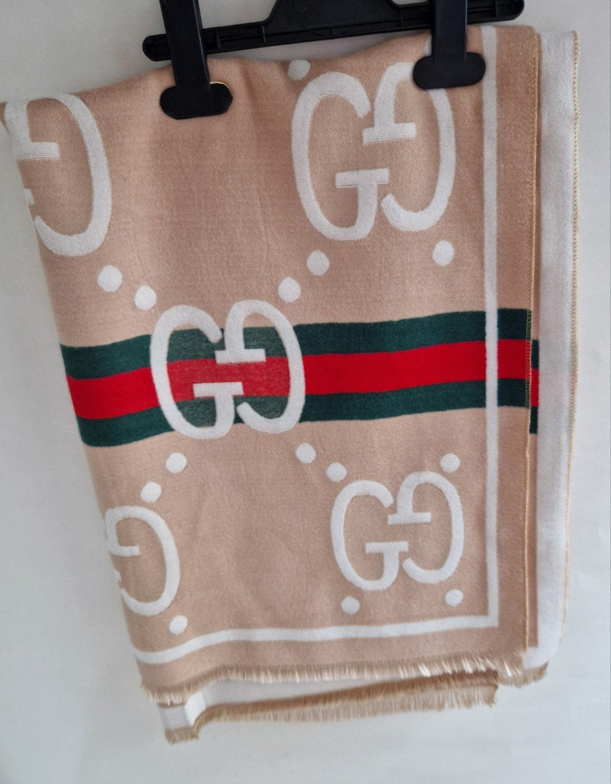 Nieuw mooie letter sjaal beige, Ophalen of Verzenden, Nieuw, Sjaal