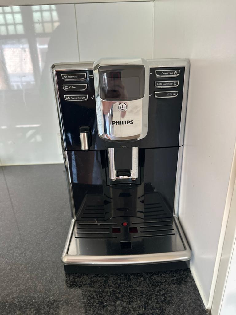Philips koffiezetapparaat - mist melkopschuimer, Ophalen, Afneembaar waterreservoir, Gebruikt, Koffiemachine