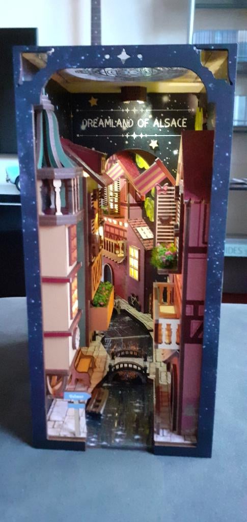 Nook book Dreamland of Alsace gebouwd kado tip diorama, Ophalen of Verzenden, Nieuw, Knutselwerk