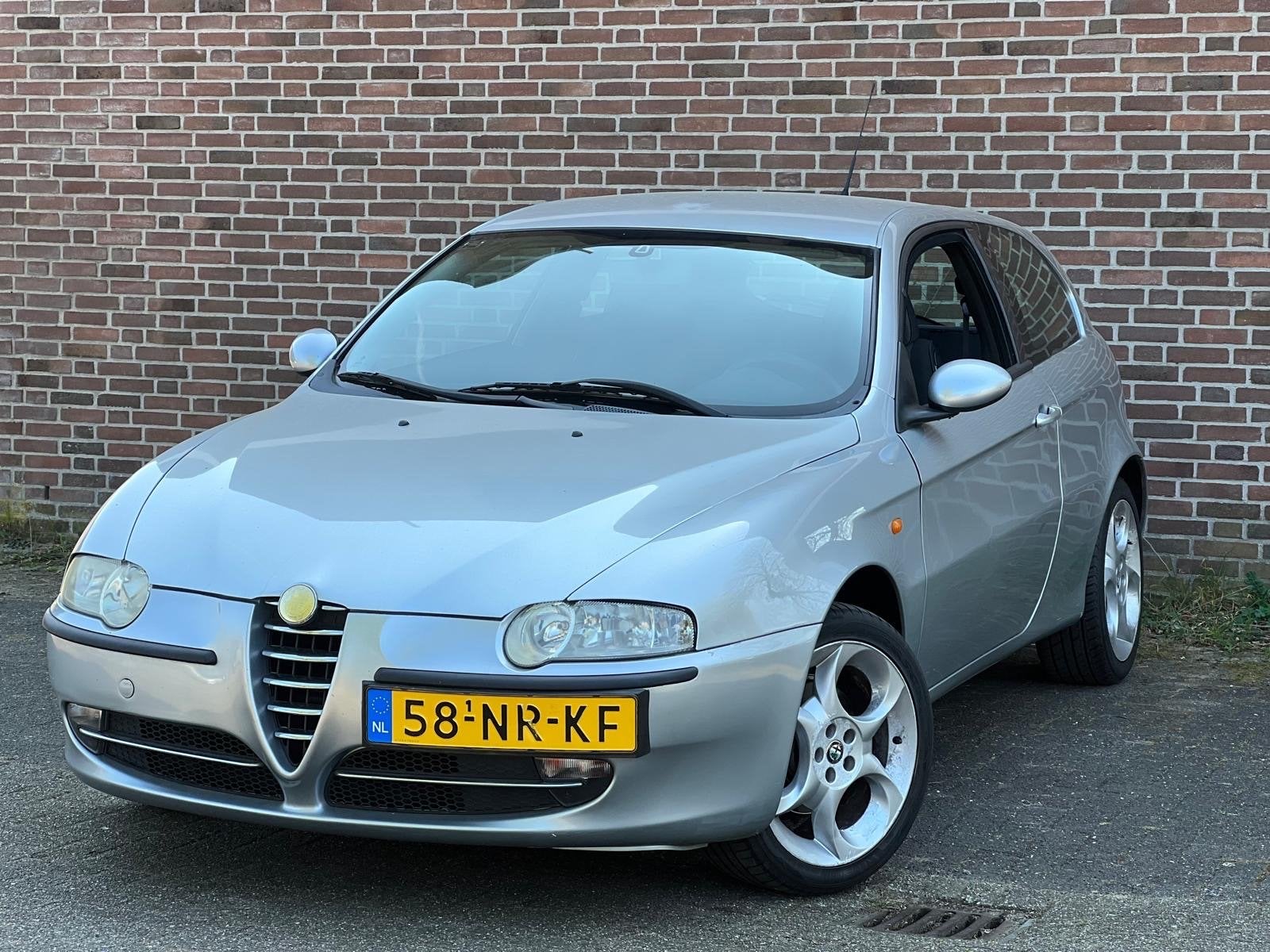 Alfa Romeo 147 1.6 | 1e Eigenaar | Slechts 74.000 km, Auto's, Alfa Romeo, Voorwielaandrijving, Stof, Zwart, 4 cilinders