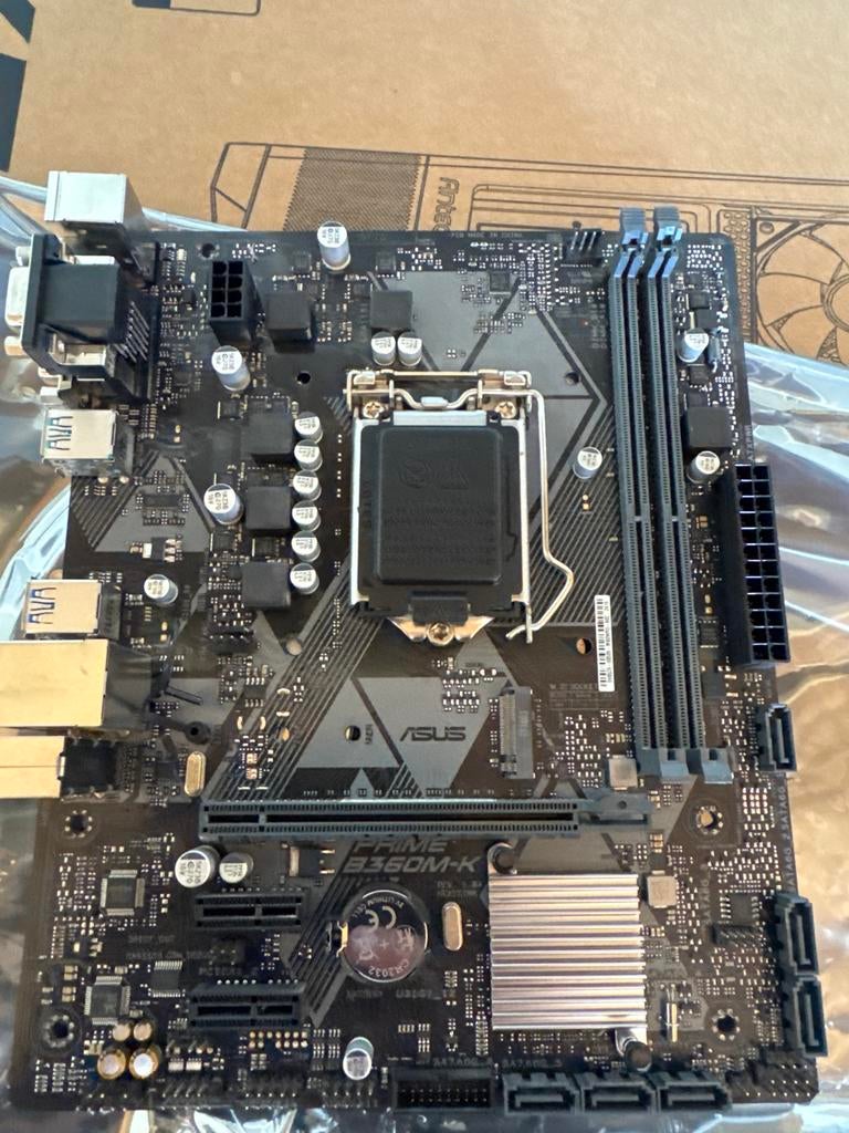 ASUS Prime B360M-K Moederbord - 1151 Intel B360, DDR4, mATX, Computers en Software, Moederborden, Ophalen of Verzenden, Gebruikt