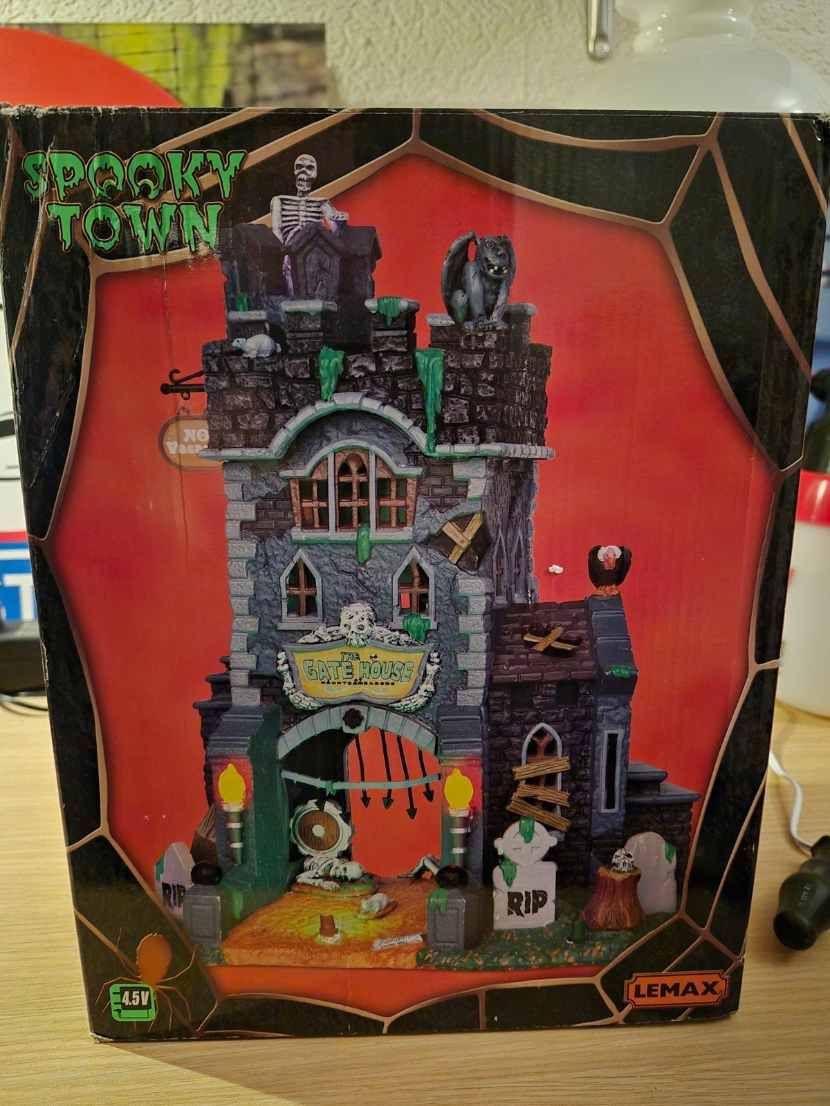 The Gate House ( Spooky Town Lemax), Ophalen of Verzenden, Nieuw