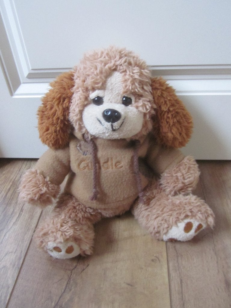 Berentoys bruin pluche poedel hond met shirt Cuddle Me, Overige merken, Overige karakters, Nieuw, Wasbaar