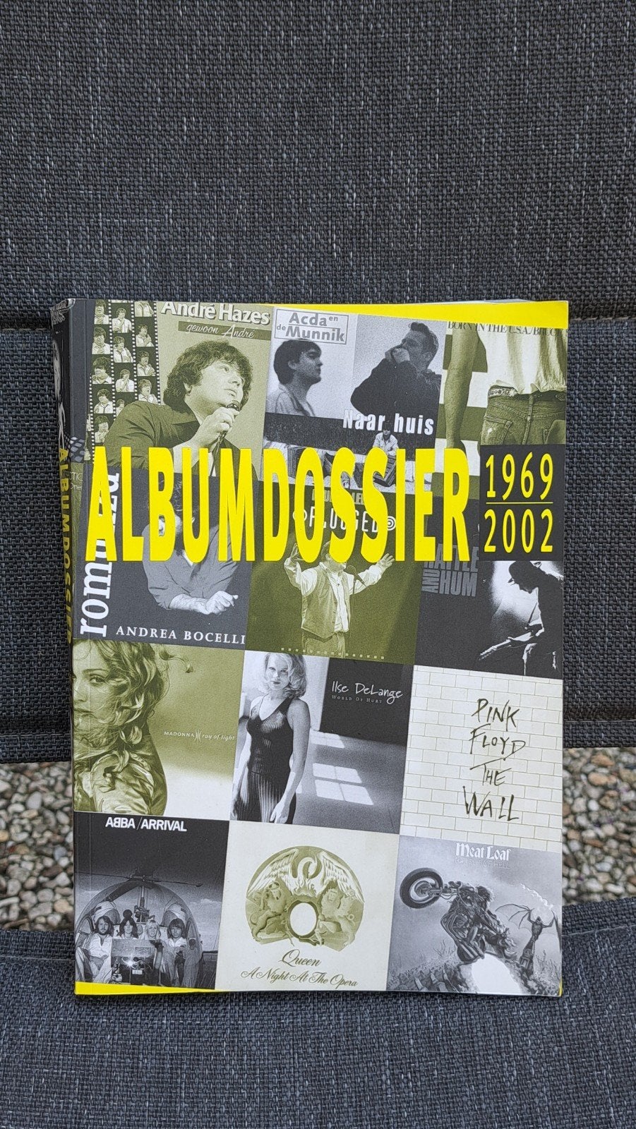 Boek  Albumdossier  1969 - 2002, Ophalen of Verzenden, Zo goed als nieuw, Johan van Slooten